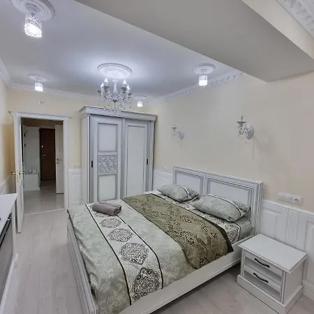 Luxury Ismail Street In